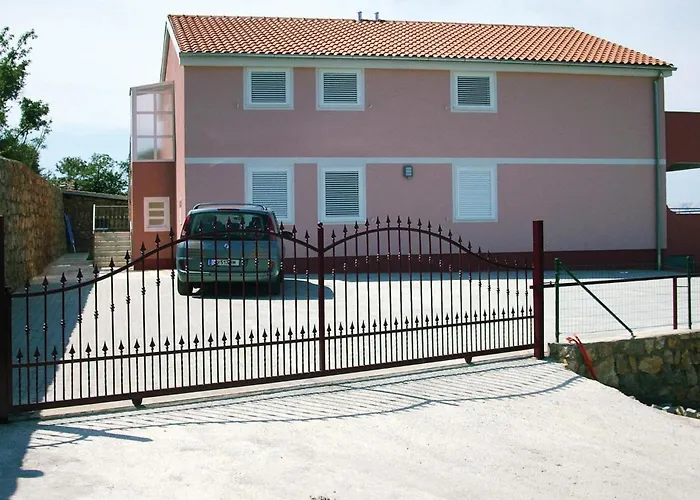 Apartman 2 Bedroom Lovely In *
