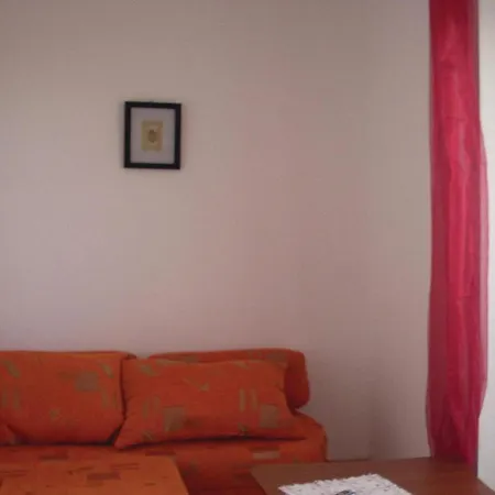 Apartment 2 Bedroom Front In