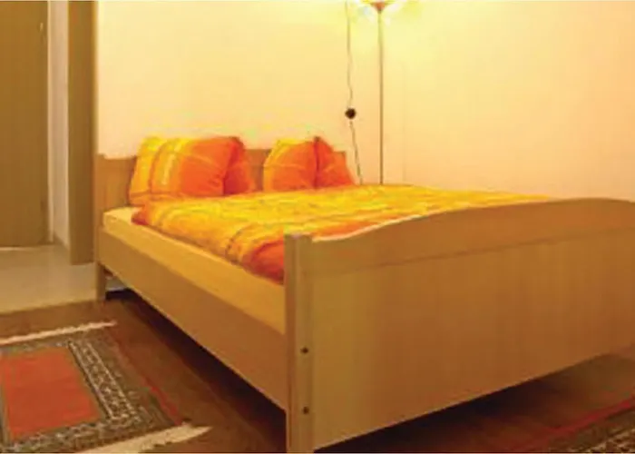 2 Bedroom Lovely In Apartment